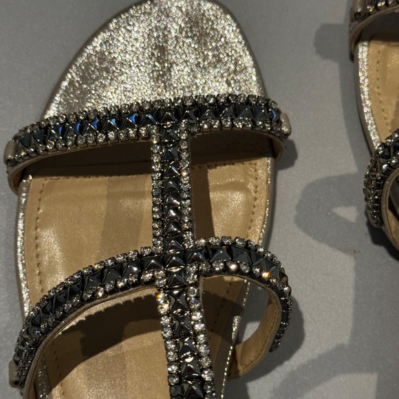 Vince Camuto Light Champagne/Silver Gladiator Flat Sandals - Picture 3 of 6